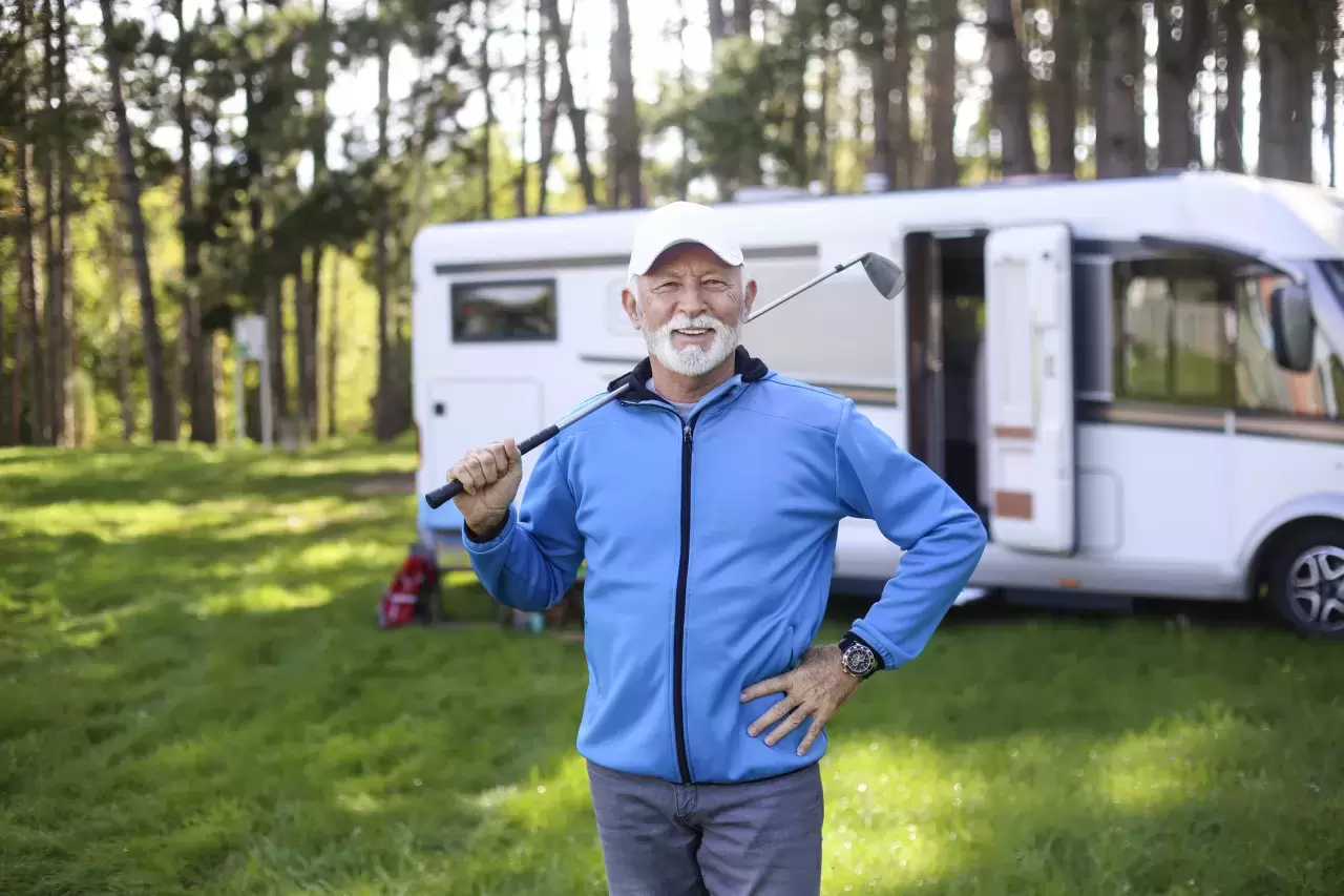 Mit dem Wohnmobil durch Europa fahren  Erkunden Sie Golfplätze