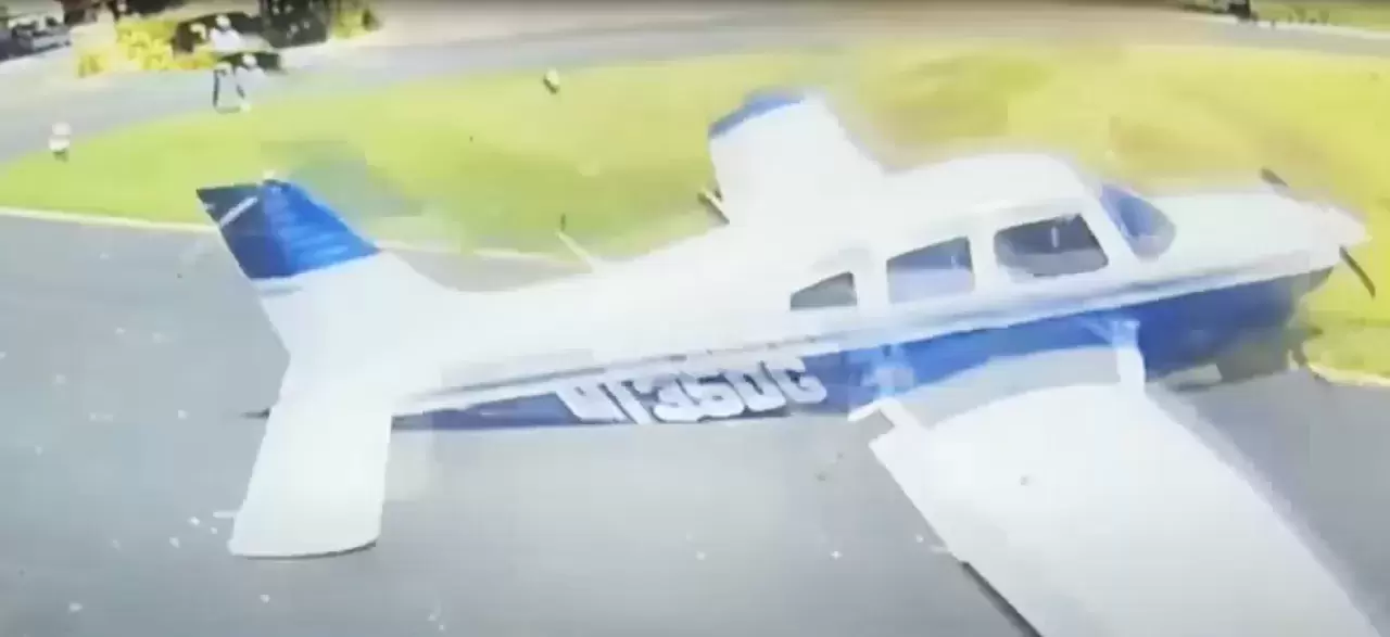 Video eines Flugzeugabsturzes auf einem kalifornischen Golfplatz