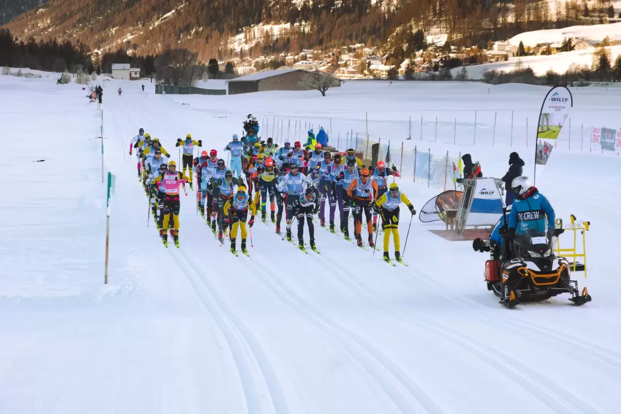 Langlauf beim Nordic Ski Marathon La Diagonela dem berühmten Langlaufrennen im Engadin Kanton Graubünden Schweiz