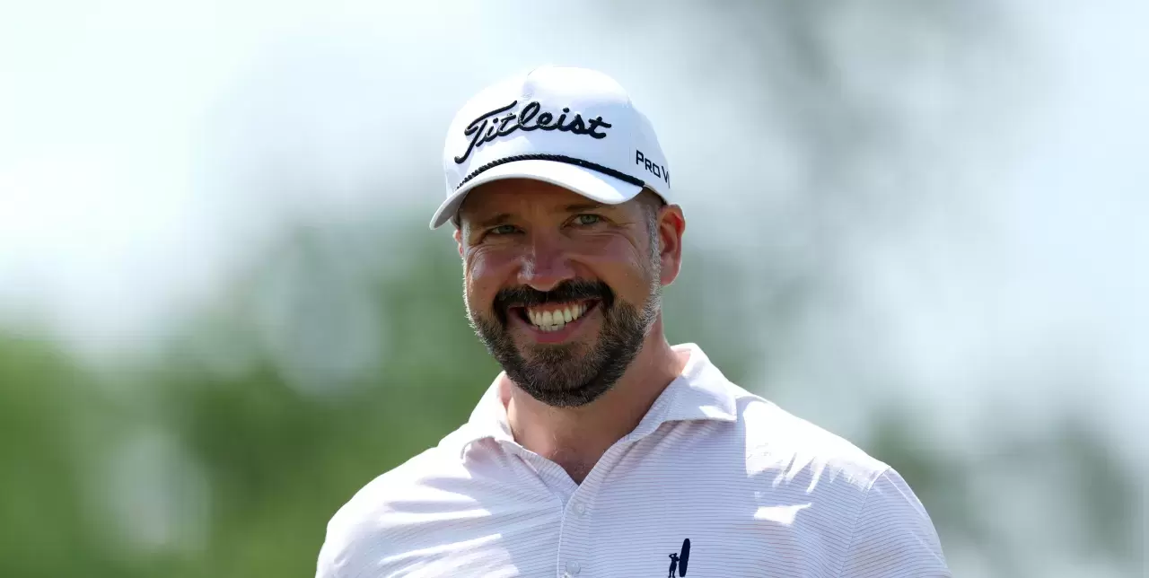 YouTube-Golfer Peter Finch durch und steht nun in der Final Qualifying Runde vom 1. Juli.