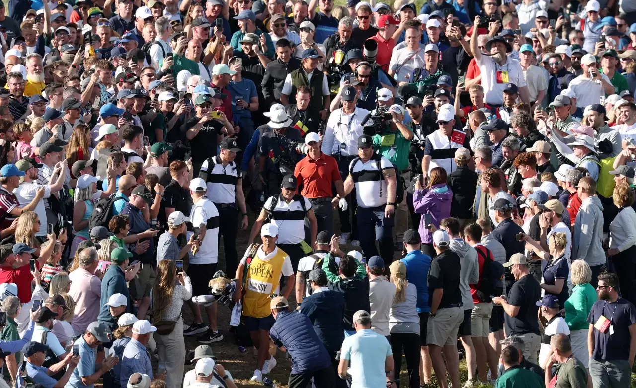 Der fünffache Major-Sieger Rory McIlroy wird nicht am ersten Event der FedExCup Playoffs 2025, der FedEx St. Jude Championship, teilnehmen. Der Grund für seine Absage ist nachvollziehbar – sowohl sportlich als auch terminlich.