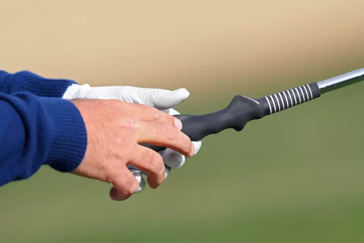 Scottie Scheffler of the PGA Tour before The Showdown McIlroy and Scheffler v DeChambeau and Koepka at Shadow Creek Golf Course House of Swiss Golf Swiss golf complemedia Die langweiligen Routinen, die Tour-Profis besser machen