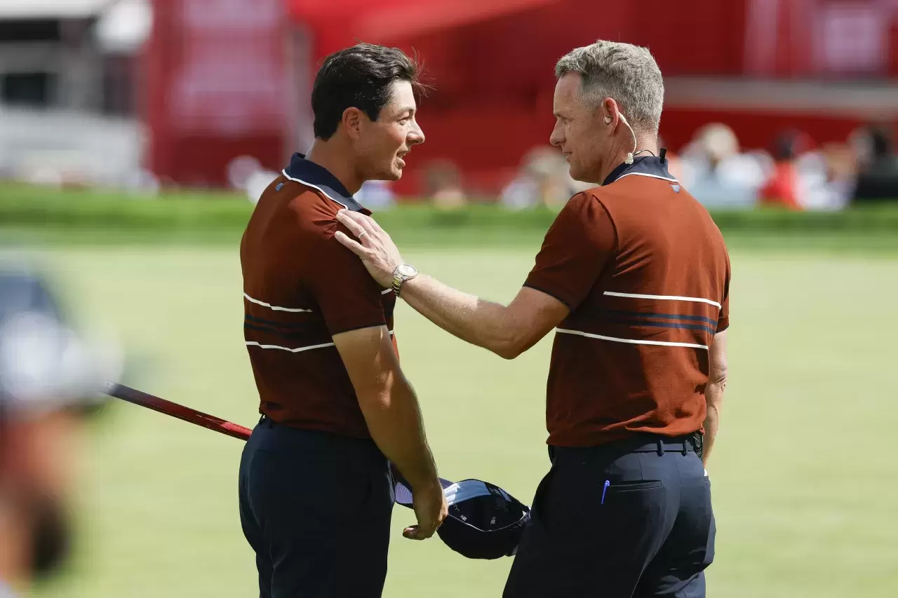 Europas Ryder-Cup-Captain Luke Donald musste am Samstagabend auch einen Blick auf die Behandlungsbank werfen, nachdem sich Viktor Hovland am Bethpage Black verletzt hatte.