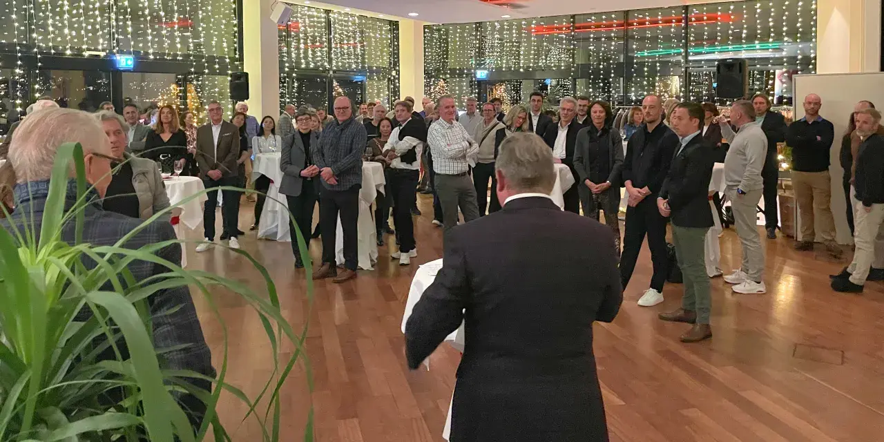 Am Mittwochabend fand im Restaurant LakeSide in Zürich der traditionelle Weihnachtsapéro der ASGI statt. Über 130 Gäste folgten der Einladung zum Jahresausklang, um gemeinsam auf eine erfolgreiche Golfsaison anzustossen.