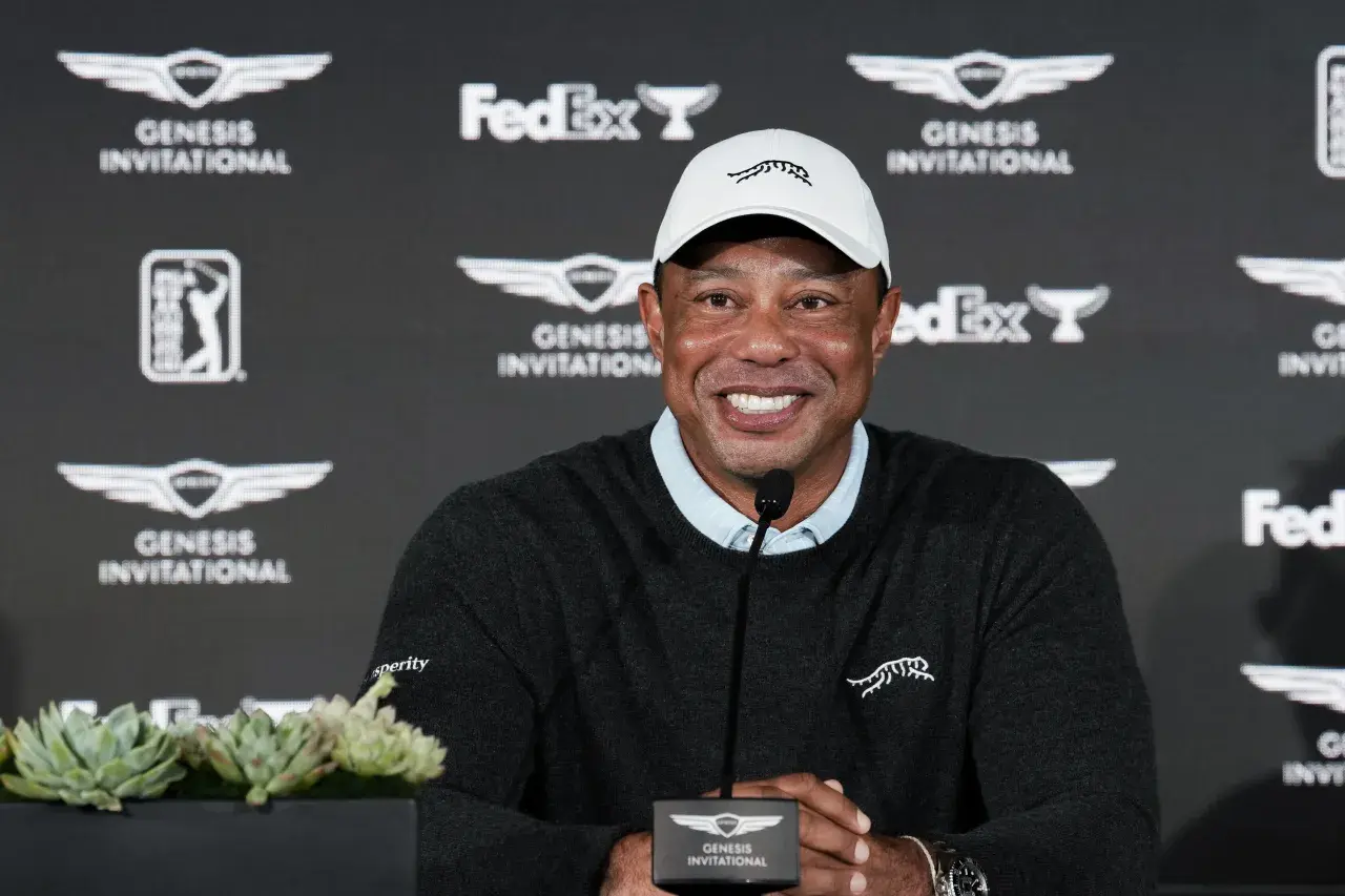 Tiger Woods sass entspannt im Presseraum des Genesis Invitational, doch in seinen Antworten lag Gewicht. Es war keine flüchtige Medienrunde, sondern eine Standortbestimmung. Gesundheit, Comeback, Tour-Politik – und immer wieder Augusta.