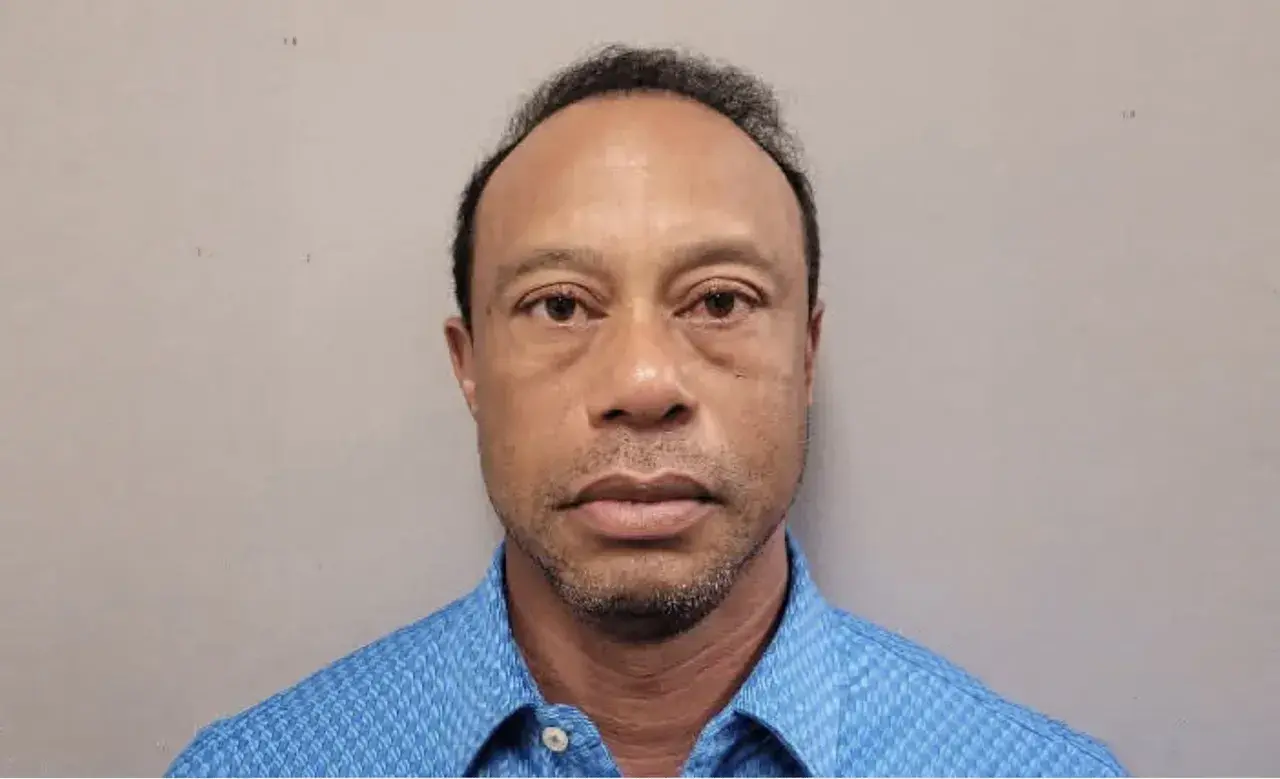 Bis vor Kurzem drehte sich bei Tiger Woods alles um eine mögliche Teilnahme am Masters 2026. Seit Freitag steht jedoch ein anderes Thema im Fokus: ein schwerer Verkehrsunfall – und dessen rechtliche Konsequenzen.