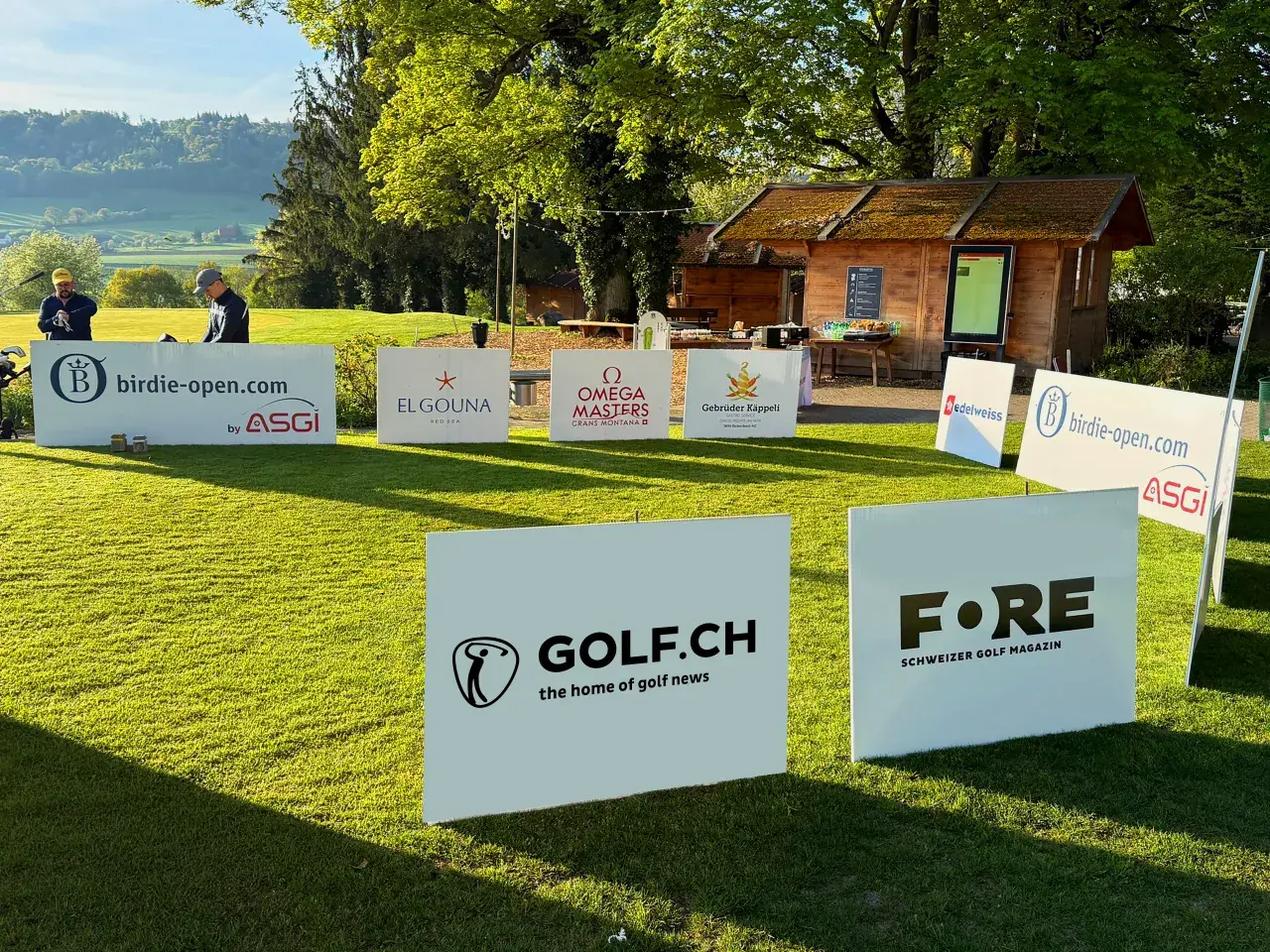 Birdie Open 2026: Starker Saisonauftakt in der Westschweiz  Die traditionsreiche Turnierserie Birdie Open ist mit einem eindrücklichen Auftakt in die neue Saison gestartet. In der Westschweiz fiel am Wochenende vom 18. und 19. April 2026 der Startschuss – mit zwei Turnieren, die sowohl sportlich als auch atmosphärisch ein klares Signal setzten.