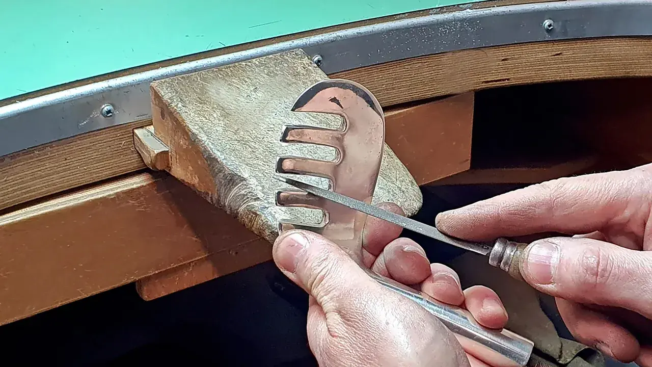 Einen Monat nach dem Masters Tournament richtet sich der Blick der Golfwelt auf eine ganz besondere Bühne: Am 13. und 14. Mai 2026 feiert das Hickory Masters seine Premiere auf dem traditionsreichen Circolo Golf Villa d’Este. Gespielt wird nicht nur um Prestige, sondern auch um eine der aussergewöhnlichsten Trophäen des Golfsports – den «Silbernen Rake Niblick».