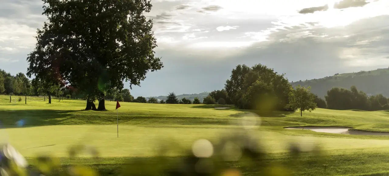 Am Samstag, 11. April 2026, wurde im Golfpark Holzhäusern erneut die «Coppa Engadina» ausgetragen. Unter der Leitung von Ramun Ratti und gemeinsam mit Gastgebern aus dem Engadin stand der Anlass ganz im Zeichen von Bündner Gastfreundschaft und sportlichem Austausch.