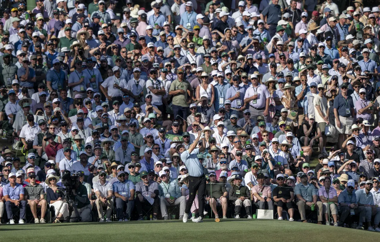Beim The Masters 2026 im Augusta National Golf Club bringt sich Rose einmal mehr in Position. Vor der Schlussrunde liegt der 45-Jährige nur drei Schläge hinter der Führung und damit mitten im Titelrennen.  Die Erinnerung an das Vorjahr ist dabei noch präsent: Damals unterlag Rose in einem dramatischen Playoff seinem Ryder-Cup-Teamkollegen Rory McIlroy – ausgerechnet jener Moment, in dem McIlroy sich den lang ersehnten Career Grand Slam sicherte.  Auf die Bedeutung eines möglichen Sieges angesprochen, erklär