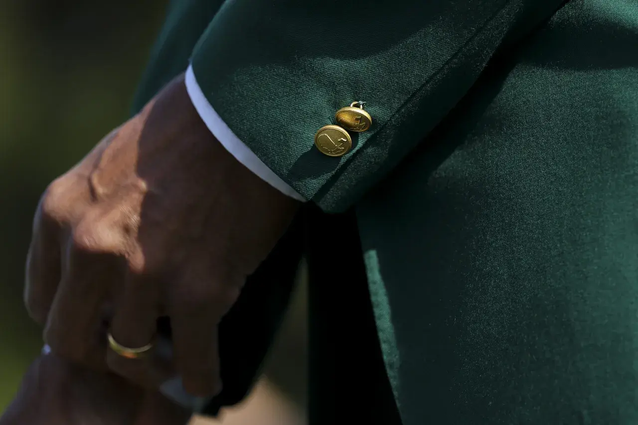 Das Masters 2026 steuert auf eine hochspannende Finalrunde zu – und die Dynamik hat sich nach einem bewegten Samstag klar verschoben. Statt einer dominanten Führung steht nun ein dicht gedrängtes Leaderboard im Fokus, das mehrere realistische Anwärter auf das Green Jacket bereithält.