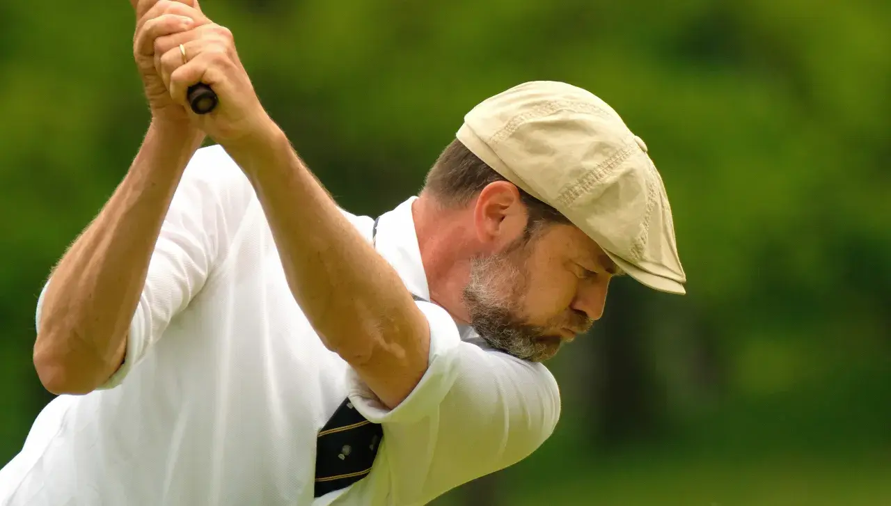 Einen Monat nach dem Masters Tournament richtet sich der Blick der Golfwelt auf eine ganz besondere Bühne: Am 13. und 14. Mai 2026 feiert das Hickory Masters seine Premiere auf dem traditionsreichen Circolo Golf Villa d’Este. Gespielt wird nicht nur um Prestige, sondern auch um eine der aussergewöhnlichsten Trophäen des Golfsports – den «Silbernen Rake Niblick».