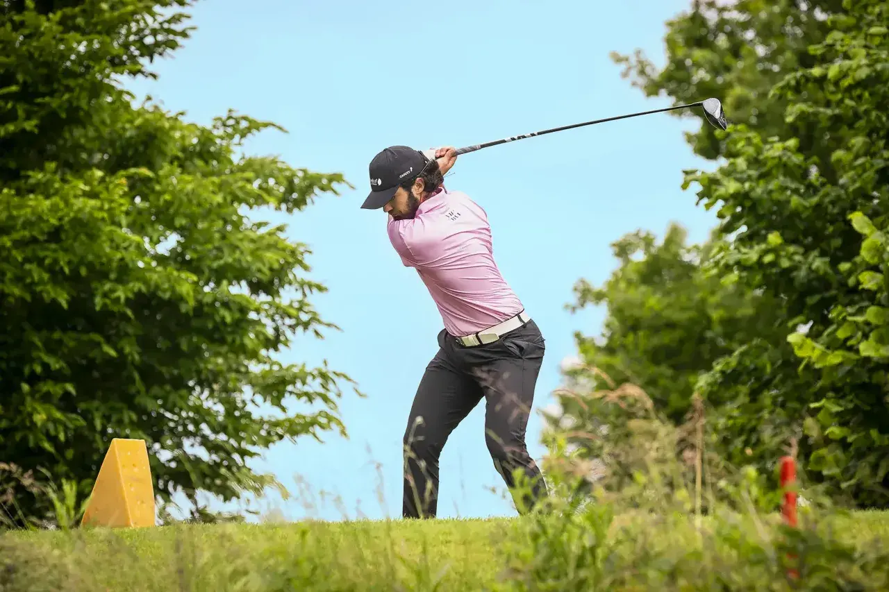 Beim ersten Saisonturnier der Pro Golf Tour in Europa liegen die drei Schweizer Profis Jean-Leon Aeschlimann, Jeremy Freiburghaus und Mauro Gilardi (Bild) nach dem ersten Tag gemeinsam auf dem geteilten fünften Zwischenrang.