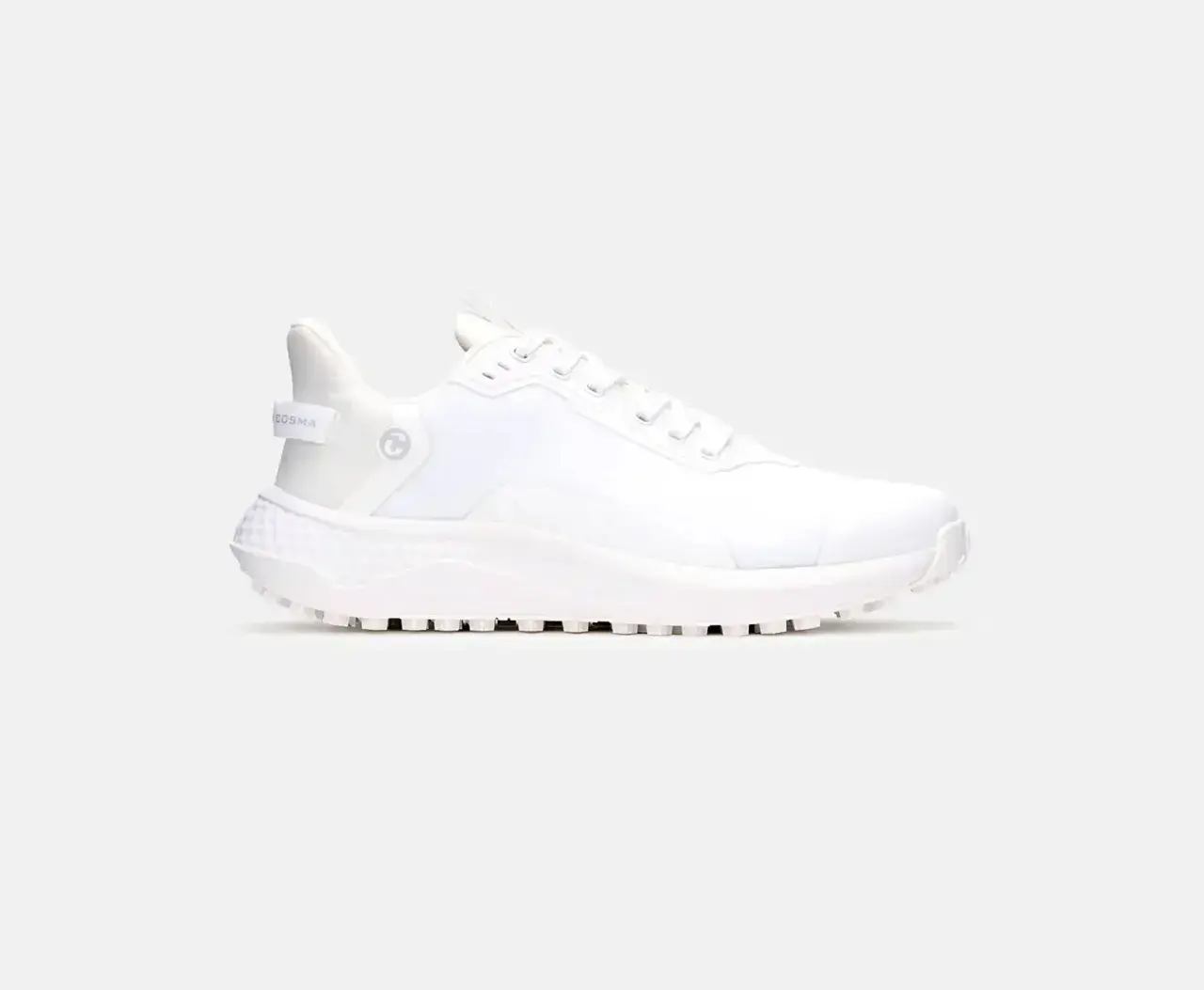 Spikeless-Golfschuhe sind längst mehr als nur eine Alternative für Schönwetter-Runden. Gerade 2026 zeigt sich immer deutlicher, dass Komfort, Alltagstauglichkeit und moderne Materialien für viele Golferinnen und Golfer fast genauso wichtig geworden sind wie maximale Traktion. Genau in diese Semantik passt der neue Duca del Cosma Grado.