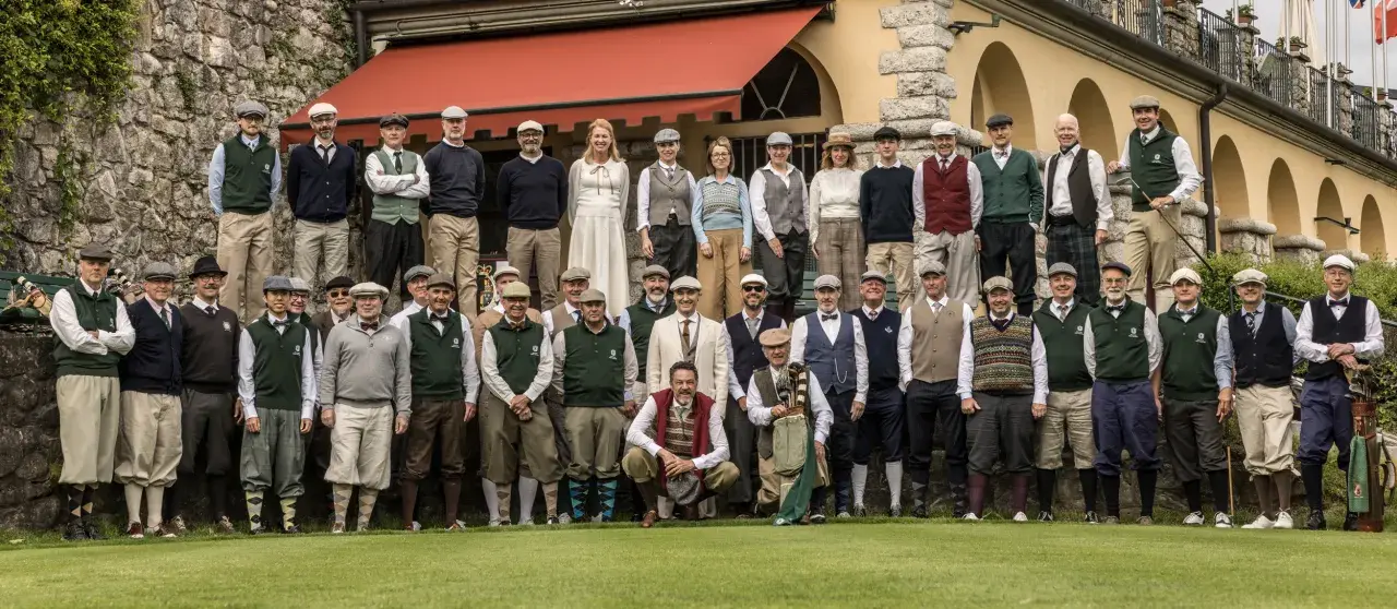 Das Hickory Masters 2026 am Comer See wird zum stilvollsten Triumph in der Karriere von Markus Brier. Der Österreicher sicherte sich auf dem traditionsreichen Circolo Golf Villa d’Este den Sieg beim ersten Major-Turnier im Hickory-Golf überhaupt und schrieb damit Golfgeschichte.