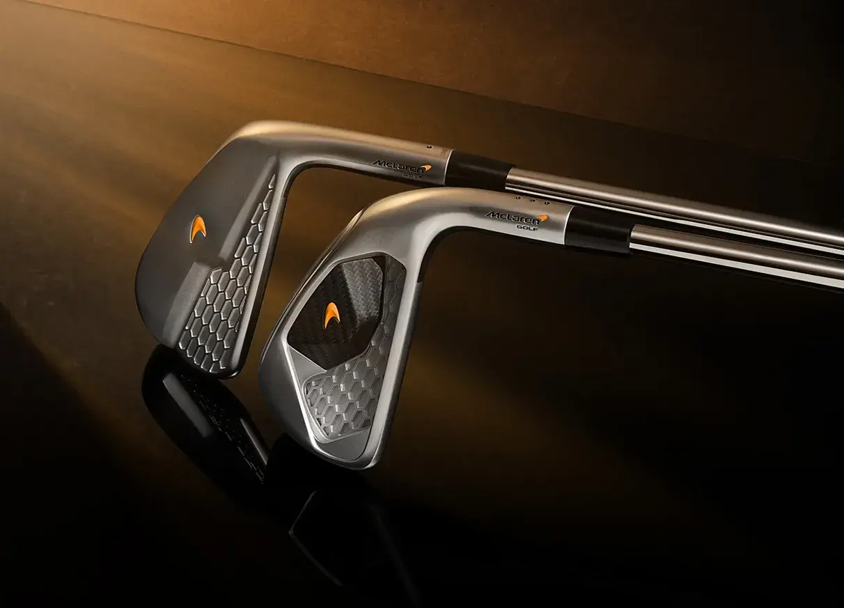 Formel-1-Technologie trifft auf Tour-Golf: McLaren Golf hat offiziell seine ersten Eisenserien vorgestellt – und macht dabei sofort klar, dass die neue Marke im Premiumsegment angreifen will. Präsentiert wurden die neuen Modelle rund um den Miami Grand Prix gemeinsam mit McLaren-Racing-CEO Zak Brown, Formel-1-Star Lando Norris und Justin Rose.