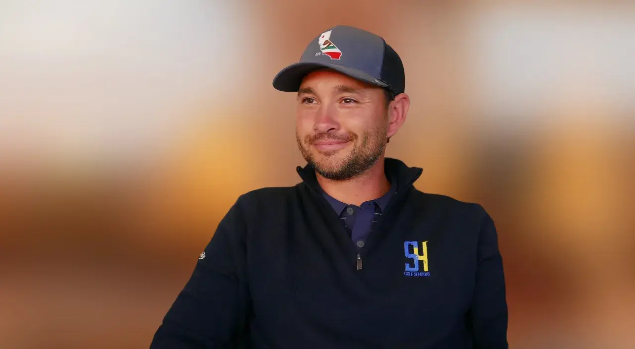 Sebastian «Sebby» Heijdenberg wurde in Schweden geboren, doch sein Weg zum Swiss PGA Professional führte ihn über England, Frankreich und Dubai schliesslich in die Schweiz. Heute lebt er mit seinen beiden Söhnen und einem Jack Russell in Arisdorf im Baselbiet und betreibt in Rheinfelden ein ganzjähriges Swing-Studio, das sich für Golferinnen und Golfer mit Leistungsanspruch längst zu einer festen Adresse entwickelt hat.