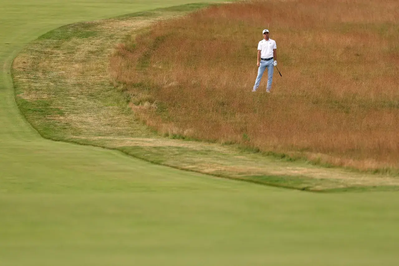 Joaquín Niemann hat nach seinem viel diskutierten Ausraster bei der US Open in Shinnecock Hills erstmals Stellung bezogen. Der Chilene zeigte sich einsichtig, hielt die Strafe der USGA aber gleichzeitig für etwas hart.