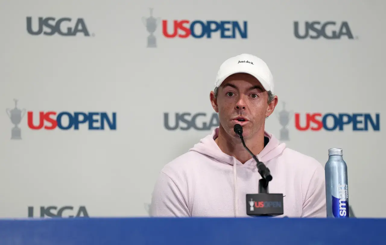 Wenn Rory McIlroy über Shinnecock Hills spricht, klingt das wie eine Liebeserklärung an eine der traditionsreichsten Bühnen des Golfsports. Vor dem Start der U.S. Open 2026 bezeichnete der Nordire den legendären Platz in Southampton als «den besten Championship-Test im Golf».