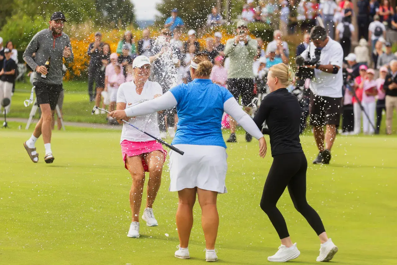Alice Hewson ist die erste Titelverteidigerin beim VP Bank Swiss Ladies Open. Chiara Tamburlini spielt sich bis Platz zwei nach vorne