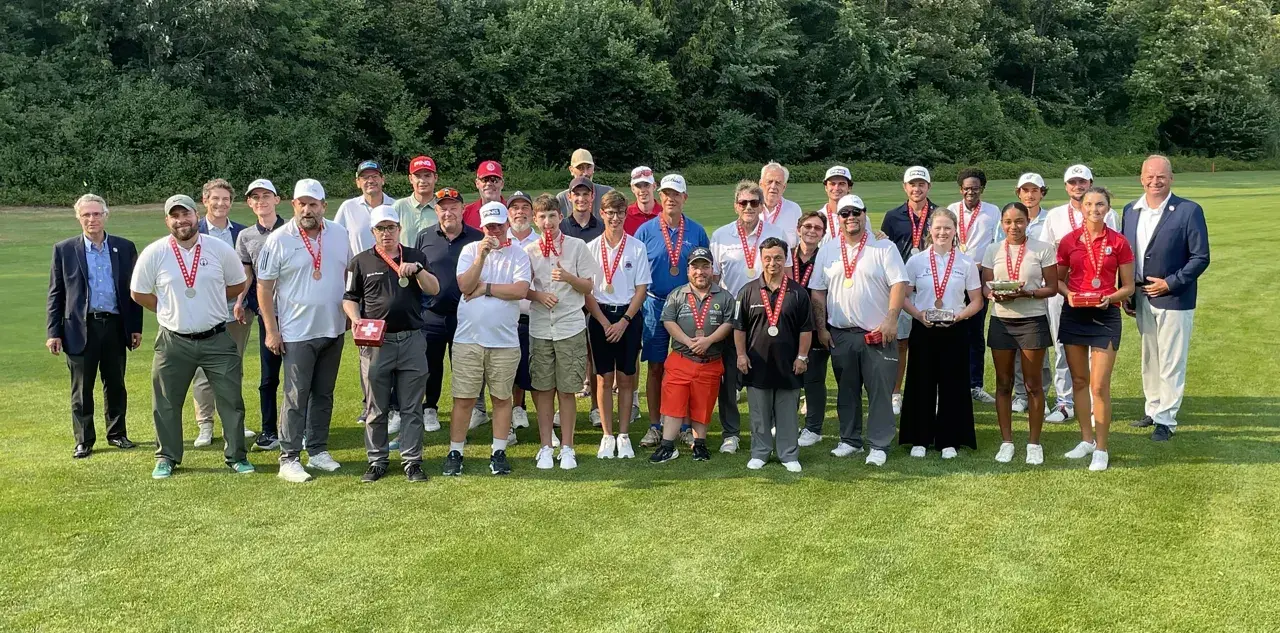 Die Swiss Golf National Championship 2026 im Ostschweizer Golf Club bot an den beiden Matchplay-Tagen hochklassigen Amateurgolfsport. Nach der Strokeplay-Qualifikation kämpften die besten Amateurinnen und Amateure der Schweiz im K.-o.-Format um die nationalen Titel – mit mehreren Entscheidungen erst auf den letzten Löchern.