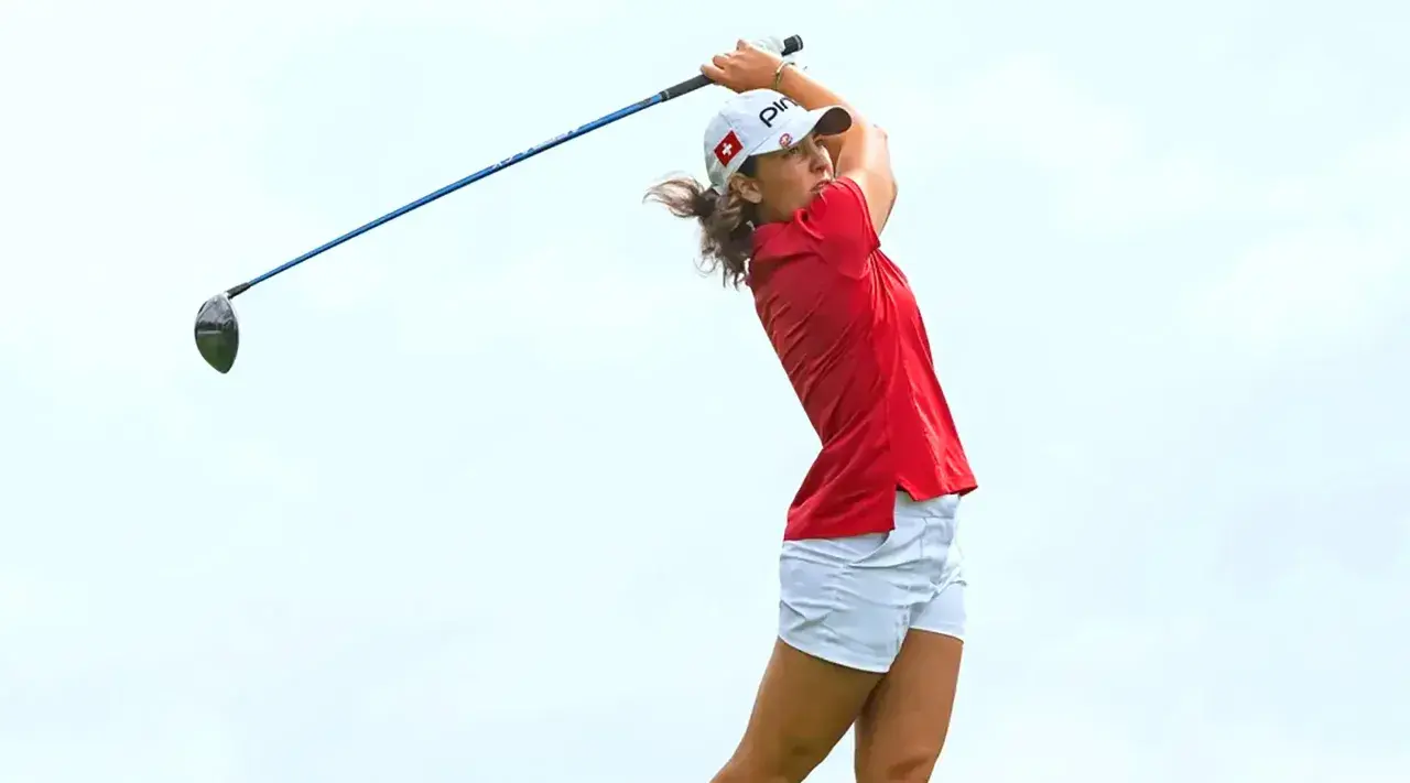 Swiss International: Carlotta Locatelli siegt im Stechen  News teilen Die Westschweizerin machte die Swiss Golf International Championship in Losone spannend. Mit einem Bogey auf Loch 18 musste sie ins Stechen, mit einem Birdie gewann Carlotta Locatelli einen Startplatz beim Terre Blanche Ladies Open der Profis.