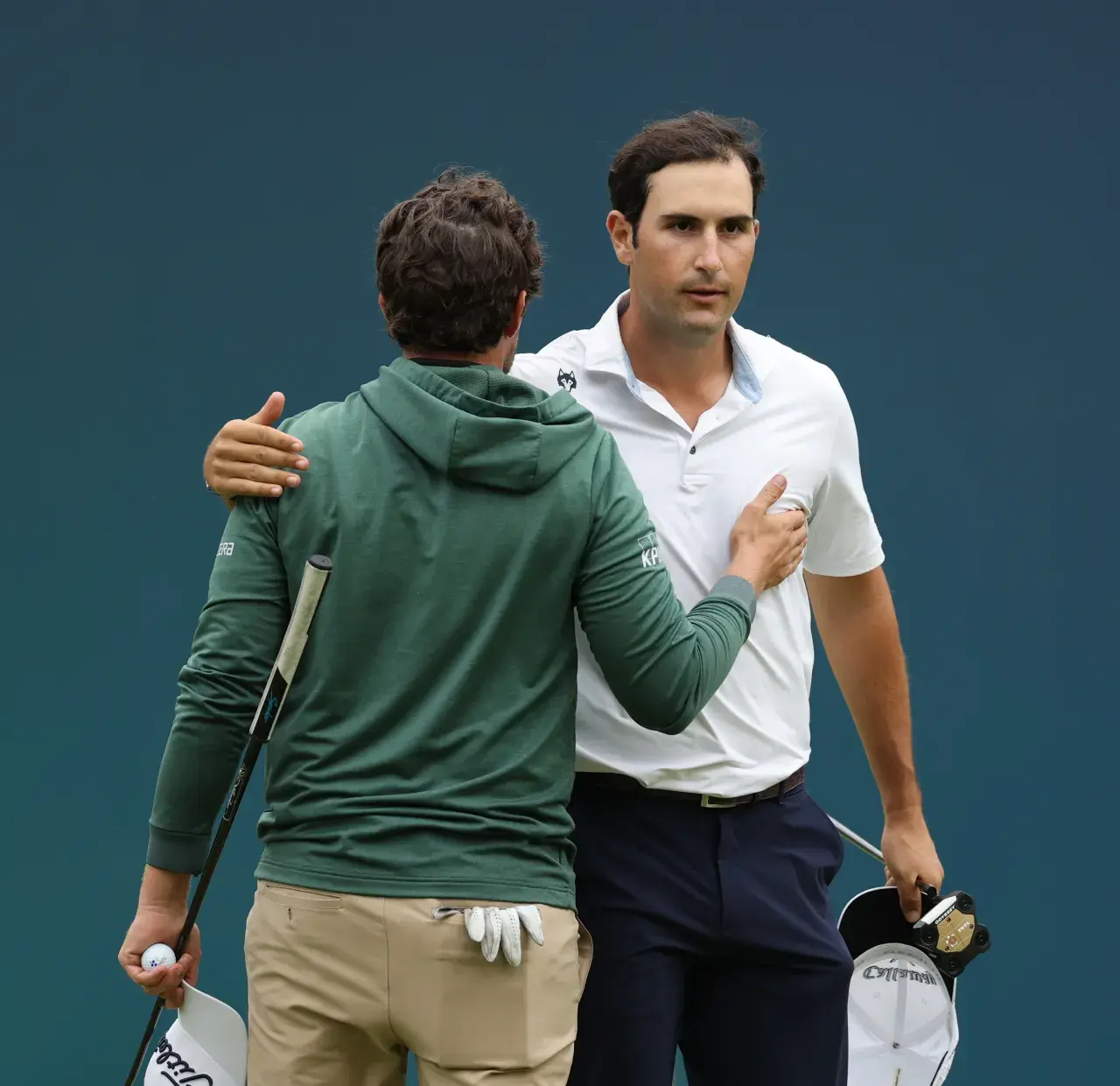 Filippo Celli und Manuel Elvira teilen sich vor der Finalrunde der BMW PGA Championship die Führung. Doch dem Duo sitzt im Wentworth Club ein hochkarätiges Leaderboard im Nacken.
