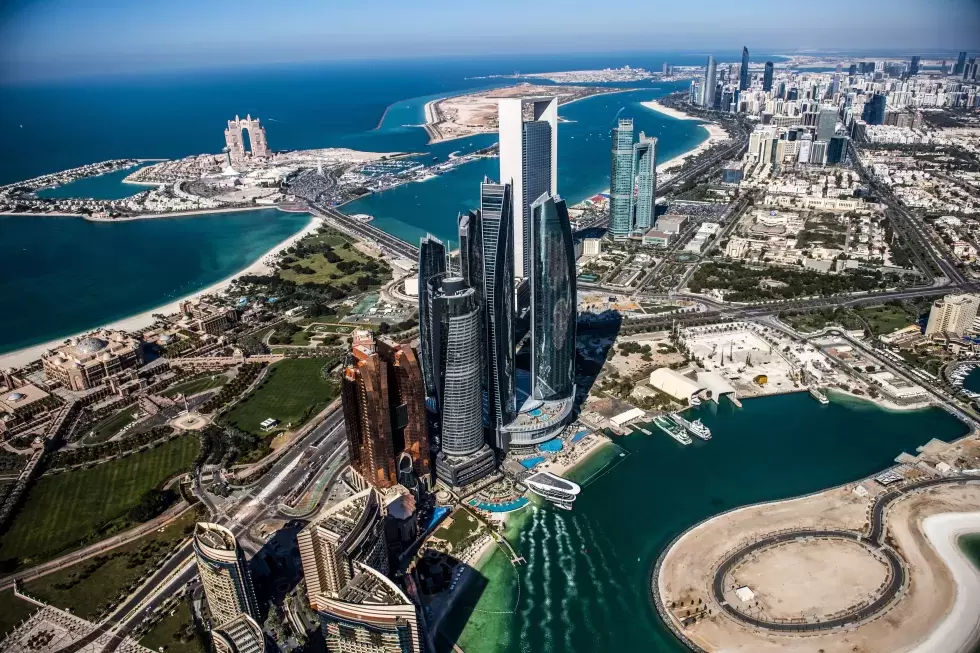 Abu Dhabi Golfreisen: Golf zwischen Strand und Formel-1