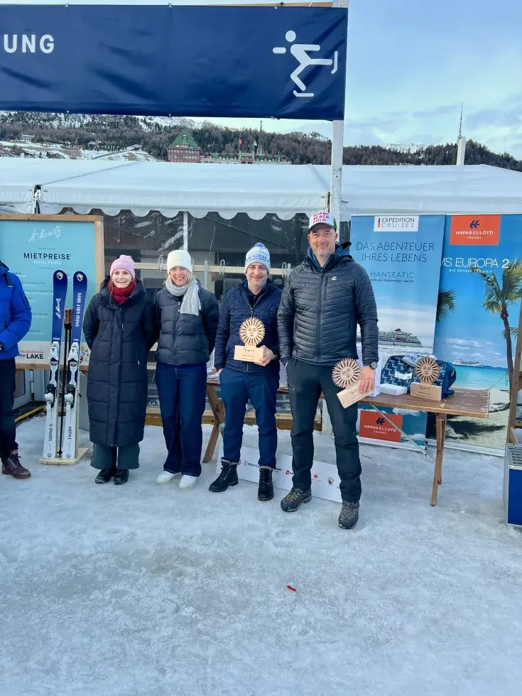 Die Stimmung unter den Teilnehmerinnen und Teilnehmern war entsprechend gelöst und zugleich konzentriert. Nach zwei intensiven Turniertagen stand beim grossen Finaltag nochmals alles im Zeichen von sportlichem Ehrgeiz, Wintergolf-Genuss und dem gemeinsamen Erlebnis auf dem einzigartigen Snow-Golf-Kurs. Das internationale Teilnehmerfeld sorgte für spannende Flights und zahlreiche sehenswerte Schläge – ein Abschluss, der dem Charakter der Snow Golf Days voll gerecht wurde.  Die Sieger des Tages (Freitag, 13. 