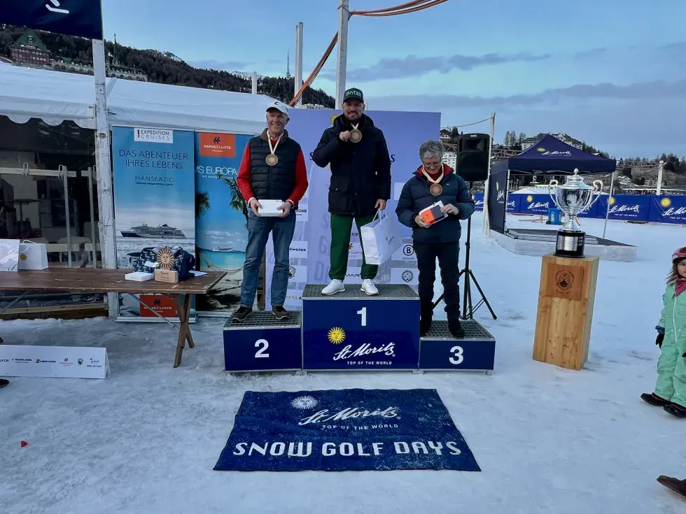 Die Stimmung unter den Teilnehmerinnen und Teilnehmern war entsprechend gelöst und zugleich konzentriert. Nach zwei intensiven Turniertagen stand beim grossen Finaltag nochmals alles im Zeichen von sportlichem Ehrgeiz, Wintergolf-Genuss und dem gemeinsamen Erlebnis auf dem einzigartigen Snow-Golf-Kurs. Das internationale Teilnehmerfeld sorgte für spannende Flights und zahlreiche sehenswerte Schläge – ein Abschluss, der dem Charakter der Snow Golf Days voll gerecht wurde.  Die Sieger des Tages (Freitag, 13. 
